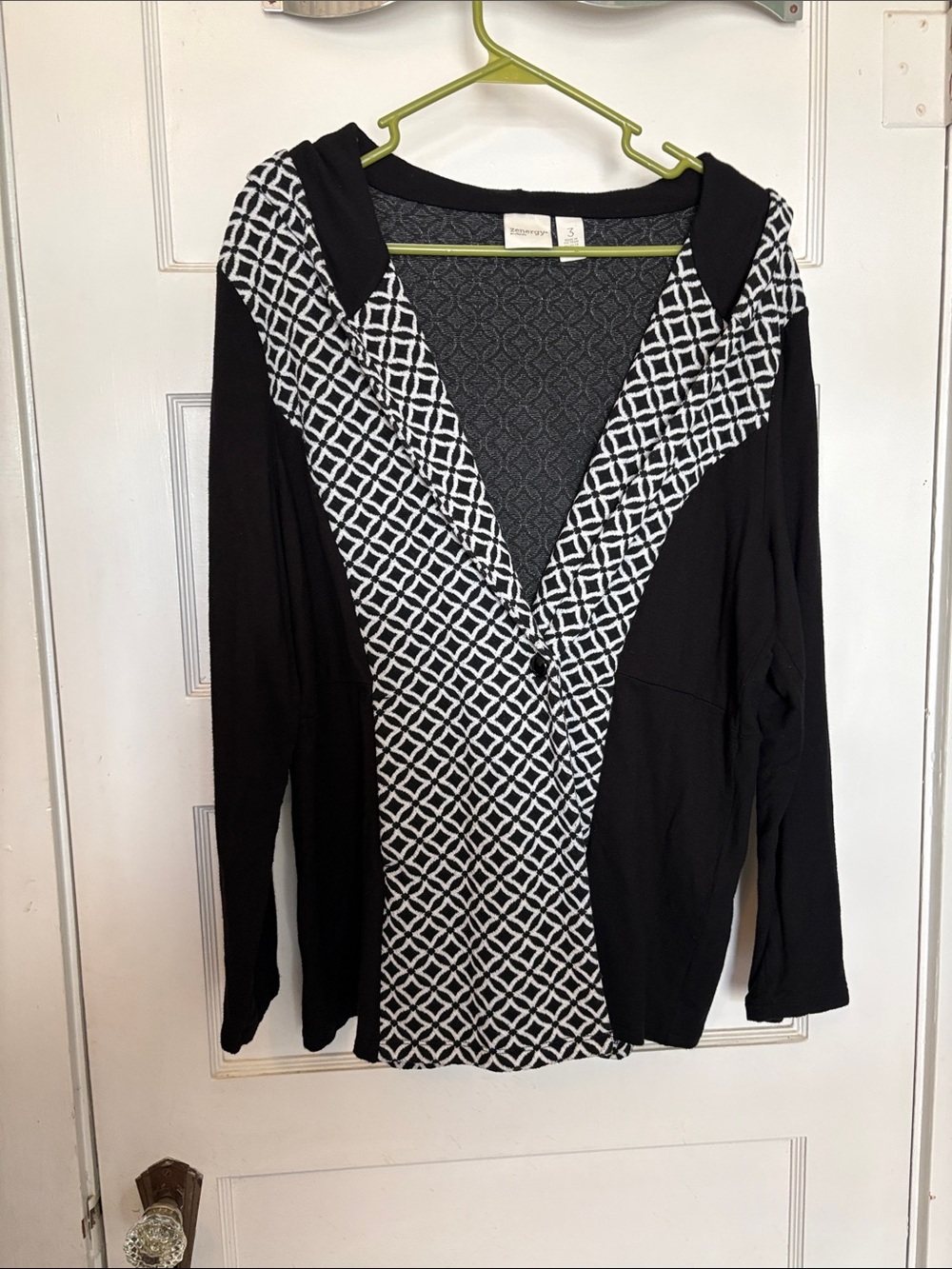 Chico’s Zenergy Black & White Geometric Hooded Women's Lightweight Jacket Size 3